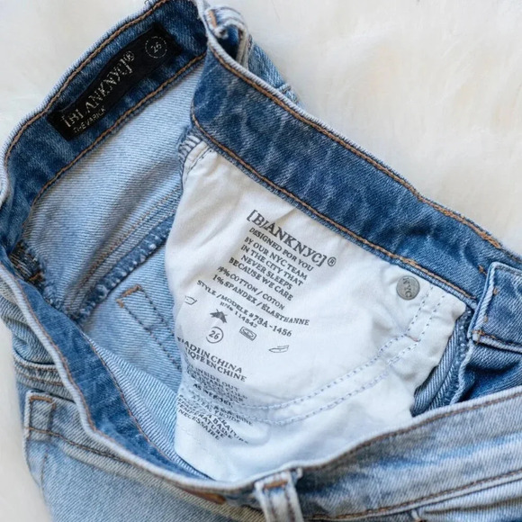 BLANK NYC CROPPED RAW CHEWED FRINGE HEM WITH SLIT JEANS SZ 26 - Picture 8 of 12